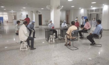 धनबाद: डीसी के समझाने के बाद PMCH के जूनियर डॉक्टर्स काम पर लौटे,बकाया मानदेय पेमेंट को लेकर स्ट्राइक पर थे