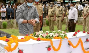 झारखंड: साहिबगंज में शहीद एएसआइ को सीएम हेमंत ने दी श्रद्धांजलि, कहा- गवर्नमेंट शहीद के परिजनों के साथ