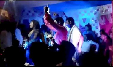 बिहार: नालंदा में उड़ीं लॉकडाउन की धज्जियां, डांसर के ठुमके पर लहराई पिस्टल