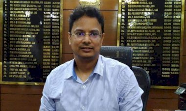 धनबाद: डीसी ने अनुबंधित पारा मेडिकल कर्मियों को 12 घंटे के अंदर स्ट्राइक समाप्त करने का आदेश दिया