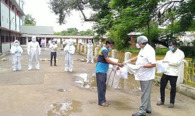 धनबाद: 22 लोगों ने दी कोरोना को मात, DC ने शुभकामनाओं के साथ दी विदाई