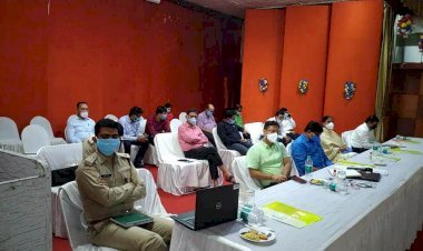 धनबाद:अगले छह माह का कोरोना एक्शन प्लान बना, जिला प्रशासन की जन प्रतिनिधियों के साथ बैठक