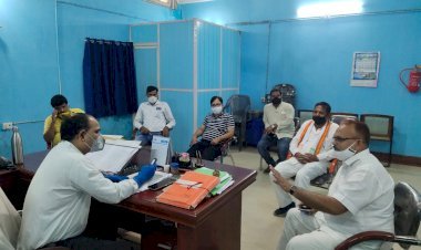 धनबाद:बिजली ट्रिपिंग से जनता परेशान, कांग्रेस डेलीगेशन जीएम से मिला, समस्या समाधान की मांग