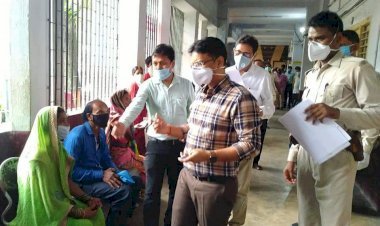 धनबाद: डीसी ने समाहरणालय के ग्राउंड फ्लोर में आकर सुनी दिव्यांगजनों की फरियाद, जनता दरबार में समस्याओं का समाधान