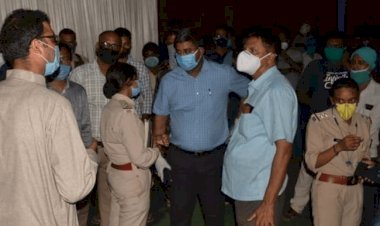 धनबाद :कोरोना टेस्ट में देर होने पर पुलिसकर्मियों ने PMCH में स्टाफ के साथ मारपीट की, CCTV में कैद हुई पूरी घटना