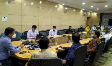 धनबाद:डीसी ने की हॉस्पीटल एवं होटल ऑनरों के साथ बैठक