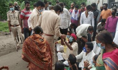 धनबाद:सुदामडीह पेलोडर से कोयला लोडिंग के विरोध में ज्वाइंट फ्रंट उग्र हुआ, रोड जाम 