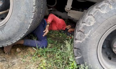 धनबाद: पुटकी में हाईवा के नीचे आया 11 वीं का स्टूडेंट, सकुशल बाहर निकला