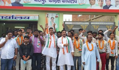 धनबाद वासेपुर में दो दर्जन कार्यकर्ता कांग्रेस में शामिल, AICC मेंबर संतोष कुमार सिंह का भव्य स्वागत 