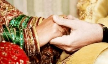 बिहार: मुजफ्फरपुर में अनोखा निकाह, बाढ़ में नाव पर आया दूल्हा, पानी में बारातियों का डीजे डांस