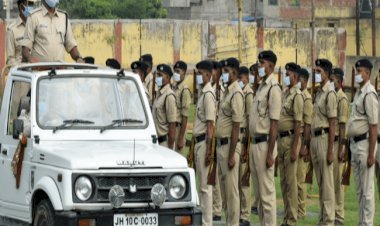 धनबाद: Independence Day 2020: सोशल डिस्टैंसिंग के साथ  फुल ड्रेस रिहर्सल, प्रभारी एसएसपी ने ली सलामी