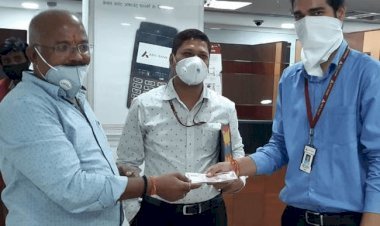 धनबाद: एक्सिस बैंक से कैशियर ने बीजेपी लीडर कृष्णा अग्रवाल को 50 हजार की जगह किया एक लाख का पेंमेंट, रकम मिली वापस