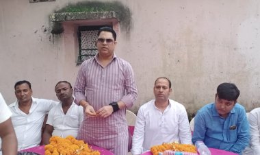 धनबाद: झरिया चौथाई कुल्ही की समस्याओं से अवगत हुए रणविजय सिंह, भाजपा पर बरसे