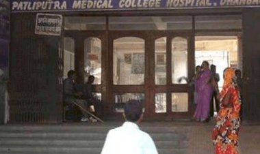 धनबाद: पीएमसीएच के सीसीयू में वृद्ध की मौत, डॉक्टर पर लापरवाही का आरोप,परिजनों ने किया हंगामा 