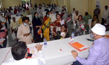 धनबाद: जिला परिषद बोर्ड की बैठक में जमकर हुआ हंगामा,मॉल सहित 19 योजनाएं पास