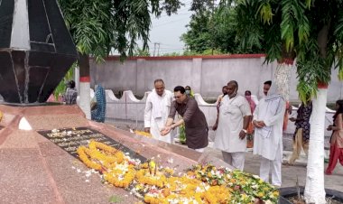 धनबाद: रणविजय सिंह ने गजलीटांड़ के शहीदों को दी श्रद्धांजलि