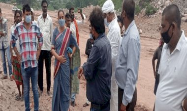 धनबाद: रैयतों को मुआवजा दिये बिना शुरु कर दी आउटसोर्सिंग, पूर्णिमा सिंह ने एलबी की कंपनी का बंद कराया काम 