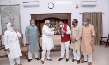 बिहार के Ex DGP गुप्तेश्वर पांडेय JDU में शामिल, सीएम नीतीश कुमार ने दिलाई पार्टी की सदस्यता