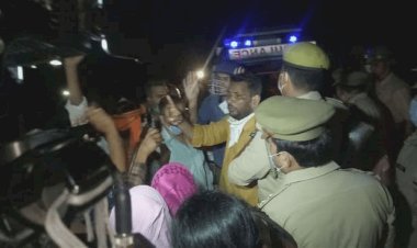 यूपी: फैमिली की मर्जी के खिलाफ हाथरस गैंगरेप पीड़िता की बॉडी का पुलिस ने  आधी रात में किया अंतिम संस्कार