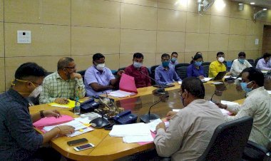 धनबाद: डीसी ने की डीएमएफटी निधि से कार्यान्वित योजनाओं की समीक्षा 