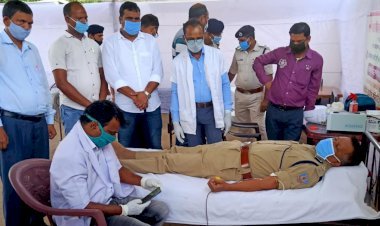 धनबाद: पुलिस लाइन में ब्लड डोनेशन कैंप,एसएसपी सहित 46 लोगों ने किया ब्लड डोनेशन 