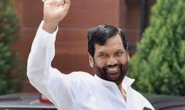 बिहार: DSP की नौकरी को ठोकर मारकर राजनीति में आये थे RamVilas Paswan, पांच दशक की राजनीति में छह पीएम के कैबिनेट में रहे मिनिस्टर