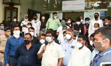 झारखंड: सीएम हेमंत सोरेन पहुंचे मेडिका हॉस्पीटल, डॉक्टरों से  शिक्षा मंत्री जगरनाथ महतो के स्वास्थ्य की जानकारी ली