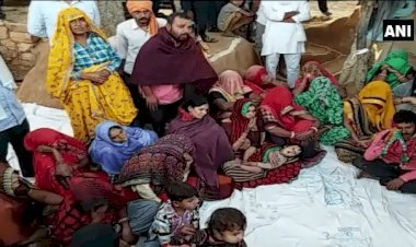 राजस्थान: जयपुर में पुजारी फैमिली का धरना खत्म, बाबूलाल के परिवार को 10 लाख रुपये, पक्का मकान और सरकारी नौकरी देगी गहलोत गवर्नमेंट