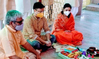 धनबाद: डीसी ने धर्मपत्नी के साथ की मां दुर्गा की पूजा अर्चना, जिलावासियों के सुख समृद्धि की कामना की 