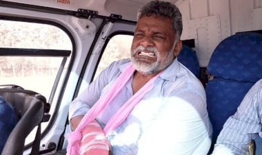 Bihar Assembly election 2020: मुजफ्फरपुर में चुनावी सभा में टूटा मंच, जाप सुप्रीमो पप्पू यादव का हाथ टूटा (देखें VIDEO)