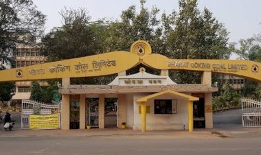 धनबाद: BCCL कुसुंडा का फरजी लाइजनर एक्टिव, मिठाई डब्बा ले पुलिस व प्रशासनिक अफसरों के साथ खिंचाई फोटो