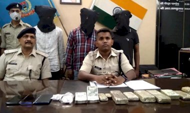 धनबाद: वाहन चेकिंग में पुलिस को मिली बड़ी सफलता, 10 चांदी की ईट, 18 सिक्के, एक लाख कैश जब्त, तीन अरेस्ट
