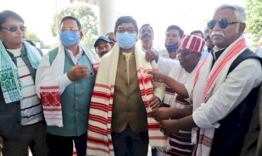 झारखंड: सरना धर्म कोड का प्रस्ताव पारित होने पर आदिवासी संगठनों में हर्ष, CM हेमंत सोरेन को किया सम्मानित