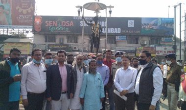 धनबाद: झारखंड राज्य स्थापना दिवस पर डीसी, एसएसपी, डीडीसी, एसडीएम ने भगवान बिरसा मुंडा को दी श्रद्धांजलि