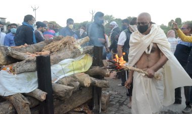 धनबाद: एक्स मिनिस्टर ओपी लाल पंचतत्व में विलीन, राजकीय सम्मान के साथ हुई अंत्योष्टि