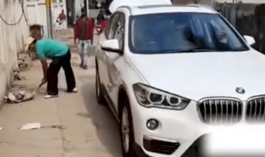 झारखंड: रांची के प्रिंस श्रीवास्तव BMW कार से ढो रहा है कचरा, कंपनी की सर्विस से परेशान होकर उठाया ऐसा कदम 