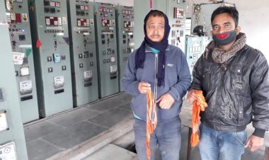 धनबाद: पाथरडीह नुनुडीह में स्टाफ को बंधक बना बिजली ऑफिस में लूटपाट