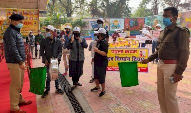 Dhanbad news:चैंबर डेलीगेशन SSP से मिला, BBMKU दीक्षांत समारोह, पहला कदम स्कूल , डालसा टीम ने वृद्ध पिता को उसके पुत्र से मिलाया