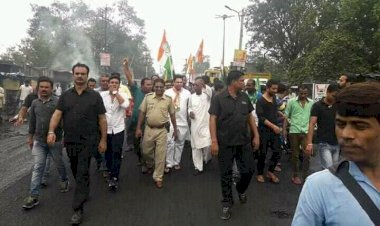 धनबाद: सेंट्रल गवर्नमेंट के नये कृषि कानून के खिलाफ बाघमारा विधानसभा क्षेत्र में रणविजय सिंह ने समर्थकों के साथ किया मार्च