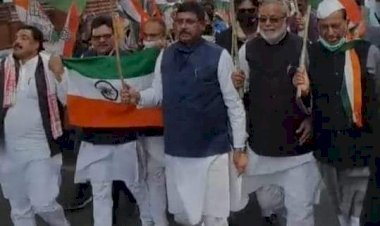 धनबाद: कांग्रेस के स्थापना दिवस पर रैली में उल्टा तिरंगा पकड़े रहे जोनल कोआर्डिनेटर सुल्तान अहमद, सोशल मीडिया में फोटो वायरल