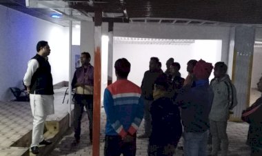 धनबाद: तेतुलमुड़ी बस्ती में 20 दिनों से बिजली नहीं, रणविजय सिंह ने जीएम से ट्रांसफर्मर लगाने के लिए बात की