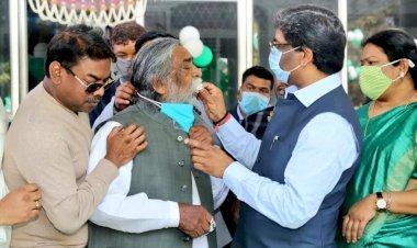 झारखंड: शिबू सोरेन ने अपना 77 वां जन्मदिन मनाया, काटा केक, हेमंत व बसंत के साथ बड़ी बहू सीता सोरेन भी रही मौजूद