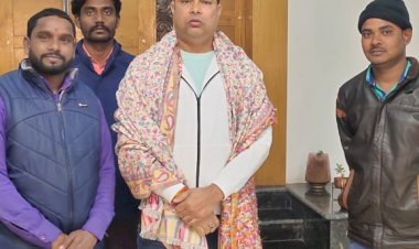 धनबाद: बीजेकेएमएस केशलपुर कोलियरी के पदाधिकारी रणविजय सिंह से मिले