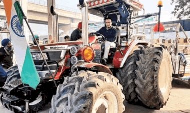नई दिल्ली: किसान आंदोलन:35 लाख का ट्रैक्टर बना लोगों के आकर्षण का केंद्र, पानी की बौछार का भी नहीं होगा असर