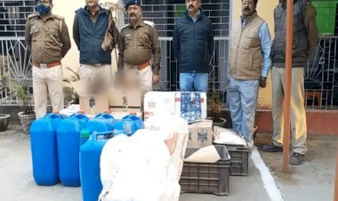 धनबाद: टुंडी में नकली  विदेशी शराब की फैक्ट्री का खुलासा, भारी मात्रा में शराब जब्त