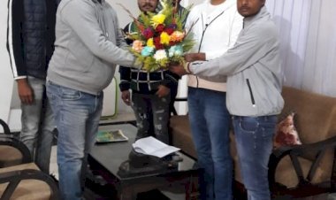 धनबाद: रणविजय सिंह से मिले बोकारो के लोग, नये साल की शुभकामनाएं दी