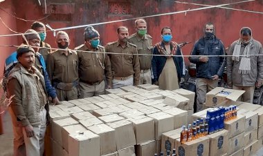 झारखंड:जमशेदपुर में विदेशी शराब की अवैध मिनी फैक्ट्रीका खुलासा, सात लाख की शराब जब्त, दो अरेस्ट