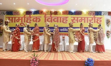 धनबाद: शक्ति मंदिर में पांच जोड़ों का सामूहिक विवाह, माता रानी का दर्शन करा दी गयी विदाई