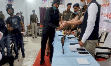 झारखंड: 10 लाख के इनामी नक्सली जोनल कमांडर जीवन कंडुलनाल ने किया सरेंडर, 77 मामलों में था वांटेंड