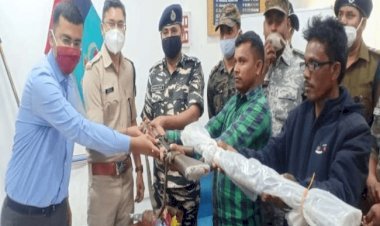 चतरा: दस लाख का इनामी उग्रवादी रघुवंश गंझू समेत  टीएसपीसी के दो उग्रवादियों ने किया सरेंडर